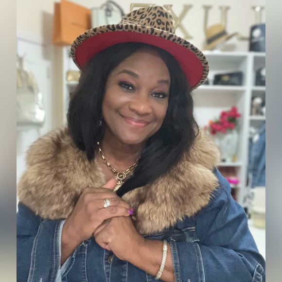 Hello I’m Carla @Cache_Luxe   🌸 Boutique Owner 10 Yrs & Posh 12 Yrs - Picture 5 of 14